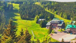 Panorama Jižní svahy, Hotel, Nástup