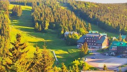 Panorama Jižní svahy, Hotel, Nástup