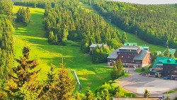 Panorama Jižní svahy, Hotel, Nástup
