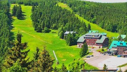 Panorama Jižní svahy, Hotel, Nástup