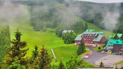 Panorama Jižní svahy, Hotel, Nástup