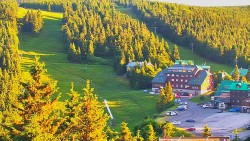 Panorama Jižní svahy, Hotel, Nástup "Žlutá"
