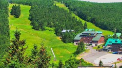 Panorama Jižní svahy, Hotel, Nástup "Žlutá"