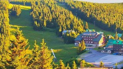 Panorama Jižní svahy, Hotel, Nástup "Žlutá"