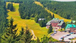 Panorama Jižní svahy, Hotel, Nástup "Žlutá"