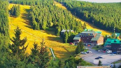 Panorama Jižní svahy, Hotel, Nástup "Žlutá"