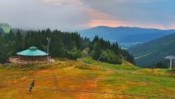 Restaurace "deštník" - dojezd žlutá sjezdovka