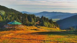 Restaurace "deštník" - dojezd žlutá sjezdovka