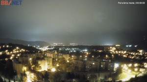 Město Banská Bystrica - Pohled od Sásové-Rudlové - 28.10.2025 v 00:30 Město Banská Bystrica - Pohled od Sásové-Rudlové - 28.10.2025 v 00:30