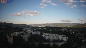 Město Banská Bystrica - Pohled od Sásové-Rudlové - 16.6.2026 v 05:45 Město Banská Bystrica - Pohled od Sásové-Rudlové - 16.6.2026 v 05:45