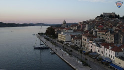 Nábřeží a město