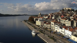 Nábřeží a město