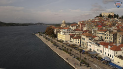 Nábřeží a město