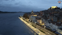 Nábřeží a město