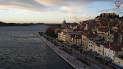 Nábřeží a město