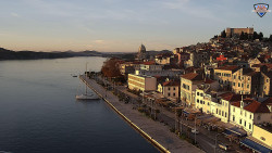 Nábřeží a město