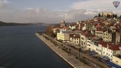 Nábřeží a město