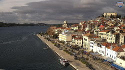 Nábřeží a město