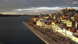 Nábřeží a město