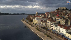 Nábřeží a město