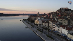 Nábřeží a město