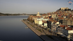 Nábřeží a město