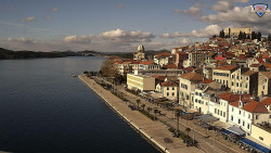 Nábřeží a město