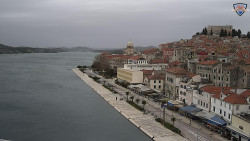 Nábřeží a město