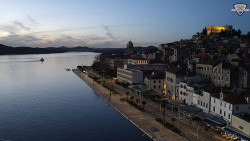 Nábřeží a město