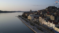 Nábřeží a město