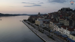 Nábřeží a město