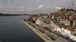 Nábřeží a město