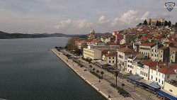 Nábřeží a město