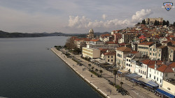 Nábřeží a město