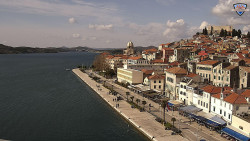 Nábřeží a město