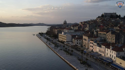 Nábřeží a město