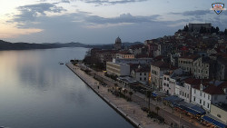 Nábřeží a město