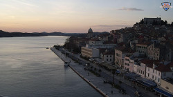 Nábřeží a město