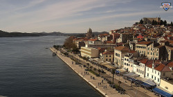 Nábřeží a město