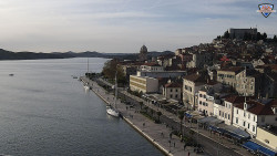 Nábřeží a město