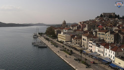 Nábřeží a město