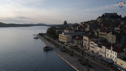 Nábřeží a město