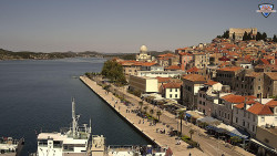 Nábřeží a město