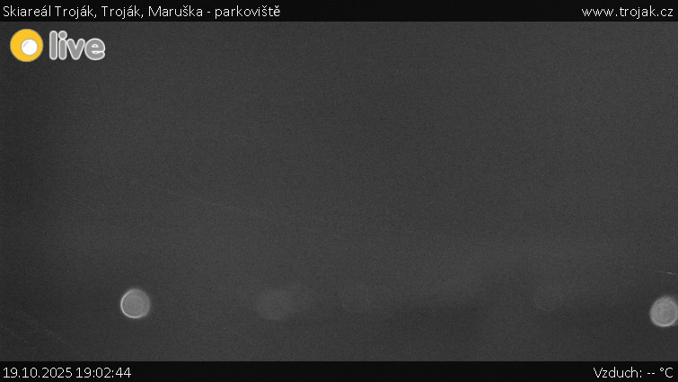 Skiareál Troják - Troják, Maruška - parkoviště - 19.10.2025 v 19:02 Skiareál Troják - Troják, Maruška - parkoviště - 19.10.2025 v 19:02
