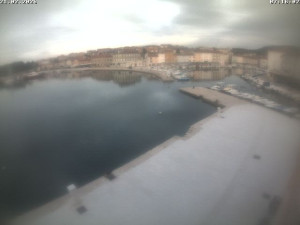 Město Cres - Přístav Cres - 21.2.2026 v 07:17 Město Cres - Přístav Cres - 21.2.2026 v 07:17