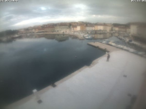 Město Cres - Přístav Cres - 21.2.2026 v 07:32 Město Cres - Přístav Cres - 21.2.2026 v 07:32