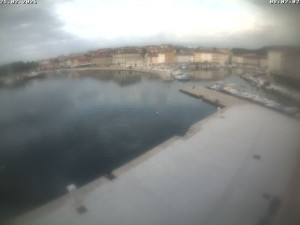 Město Cres - Přístav Cres - 21.2.2026 v 08:02 Město Cres - Přístav Cres - 21.2.2026 v 08:02