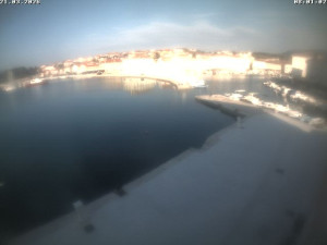 Město Cres - Přístav Cres - 21.3.2026 v 08:02 Město Cres - Přístav Cres - 21.3.2026 v 08:02