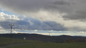 Skiareál Troják - Troják, Maruška - panorama 2 - 26.10.2025 v 15:03 Skiareál Troják - Troják, Maruška - panorama 2 - 26.10.2025 v 15:03