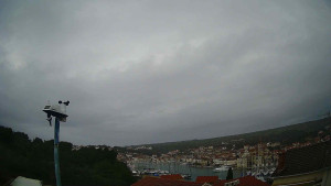 Městečko Milna - ACI Marina Milna - 6.1.2026 v 10:45 Městečko Milna - ACI Marina Milna - 6.1.2026 v 10:45